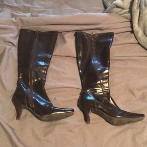 Dark Brown Boots with Buttons